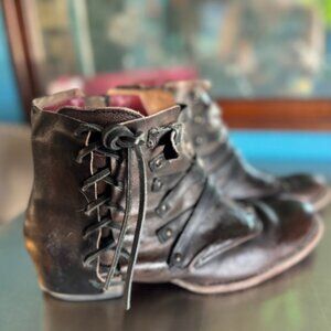 Freebird Limerick Booties in Rare Size 12